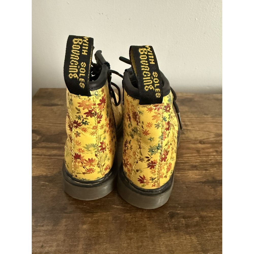 Dr Martens Docs Doc Martens Sun Yellow Ditsy Floral Combat Boots Youth US 9 - Picture 2 of 4
